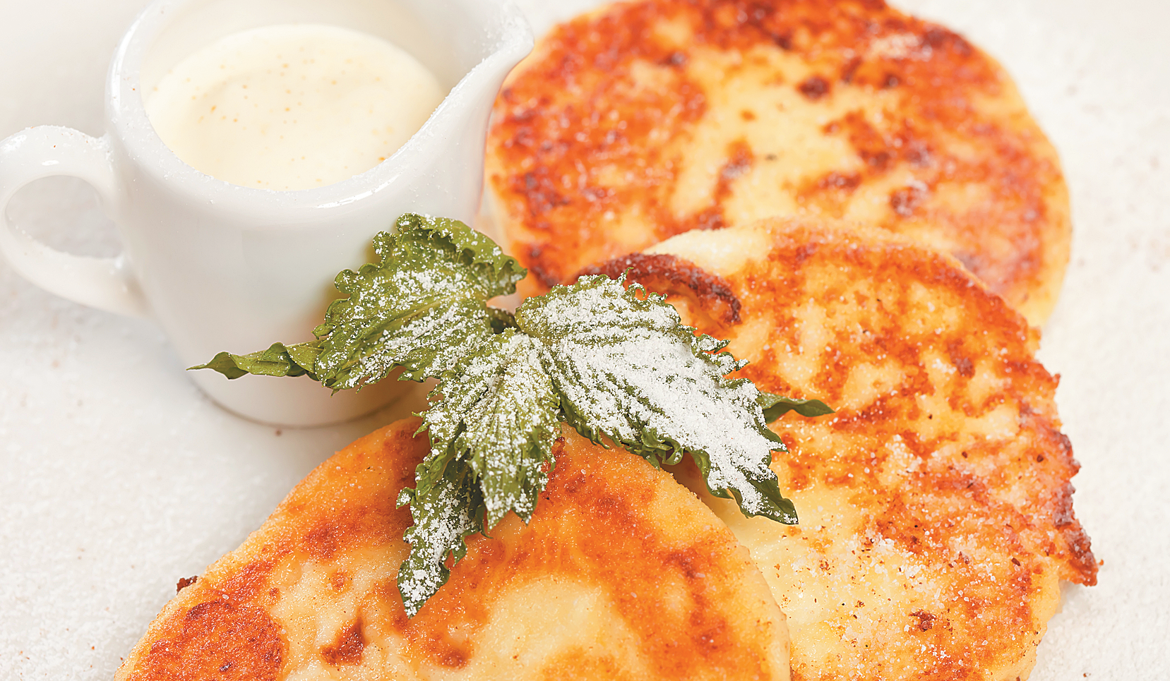 сырники с сыром и творогом. сырники dr живаго. сырники с клубникой. сырники из творога с кукурузным крахмалом. сырники из творога с кукурузным крахмалом.