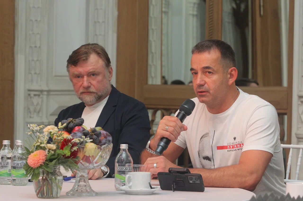 Дмитрий Певцов