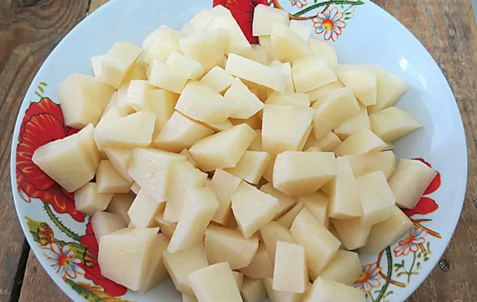 Рассольник с рисом и солеными огурцами - шаг 2