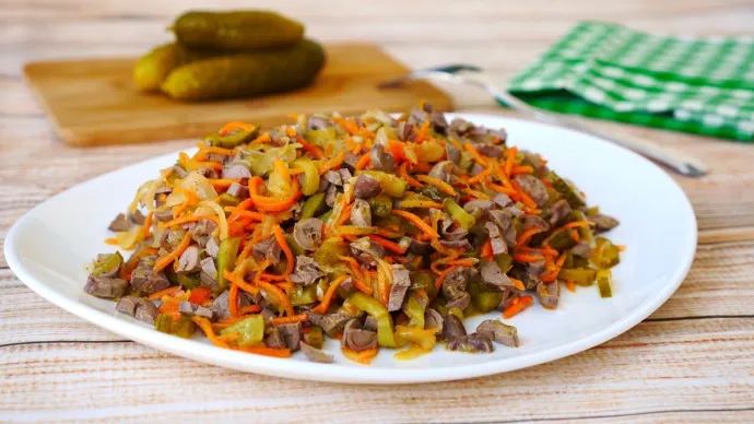 Салат по-корейски с куриными сердечками