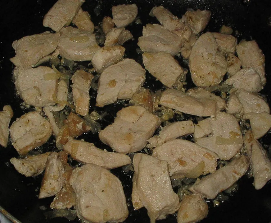 обжарить курицу с луком chicken_ris_2.jpg
