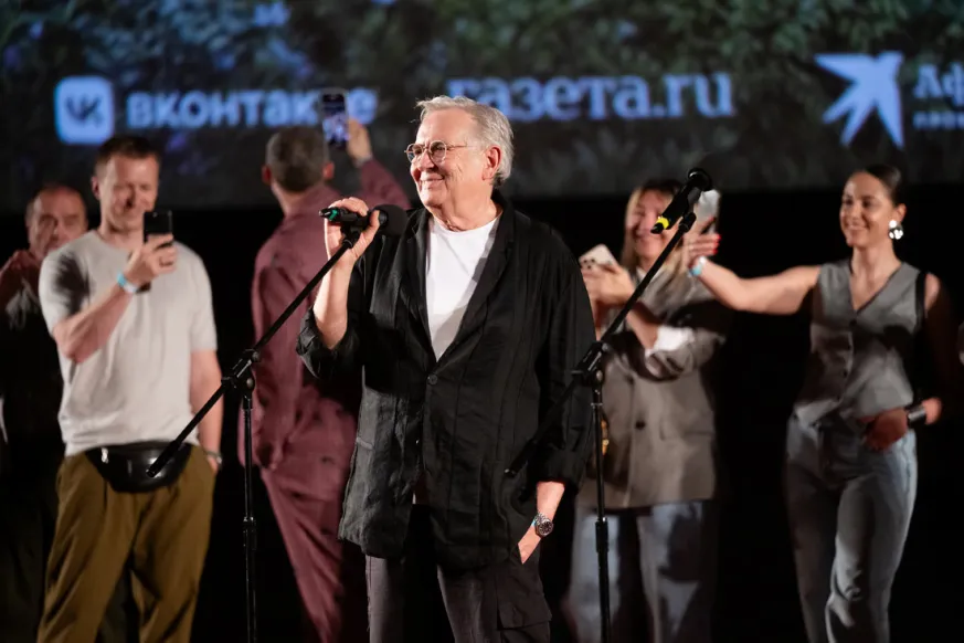 Юрий Стоянов
