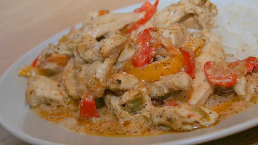 Курица под соусом