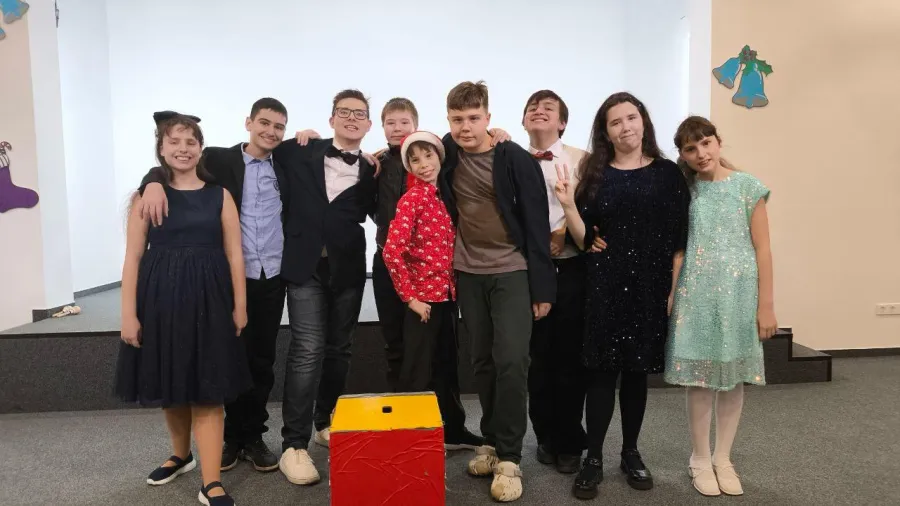 БФ «Семейная в помощь» и детская инклюзивная театральная студия «Сны Алисы» объявила о запуске лаборатории для подростков «Это я»