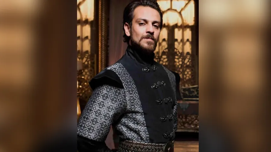 Звезда сериала «Великолепный век» Erkan Kolçak Köstendil (Эркан Колчак Кёстендиль) сыграет в Москве в футбол