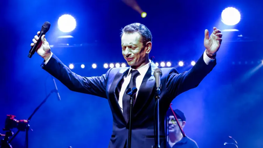 «Волшебные ночи Испании» в Петербурге: Илья Ригер представит хиты Хулио Иглесиаса