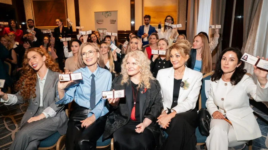 Состоялось торжественное вручение партийных билетов от партии «Новые люди» в отеле The Carlton Moscow