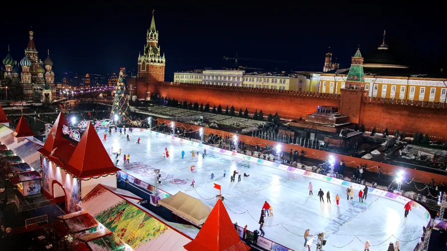 На Красной площади открыли рождественскую ярмарку и каток