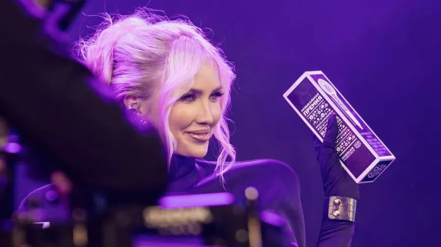 Председатель Комитета по медиапроектам Партии «Новые люди» Кристина Сергеевна Маломыжева (известная под псевдонимом Пурпур) получила награду на премии Bloggers Music Awards