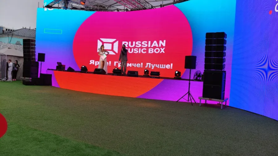 Масштабный концерт-телесъёмка RUSSIAN MUSICBOX: шоу-бизнес встретился с искусственным интеллектом