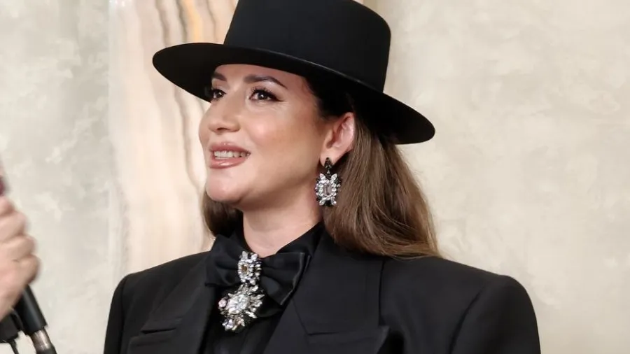 Жасмин впервые стала бабушкой: певица объявила о рождении внука прямо со сцены