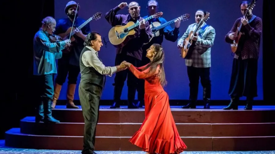 В цыганском театре «Ромэн» отметят юбилейный 100-й показ спектакля «Поющие струны души»