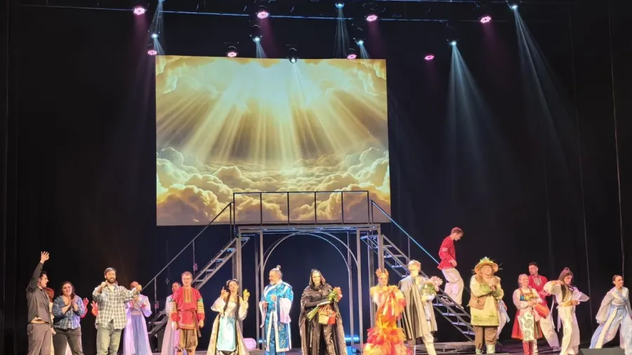 В КЦ «Меридиан» состоялась премьера музыкального шоу «Путь Огня и Воды»