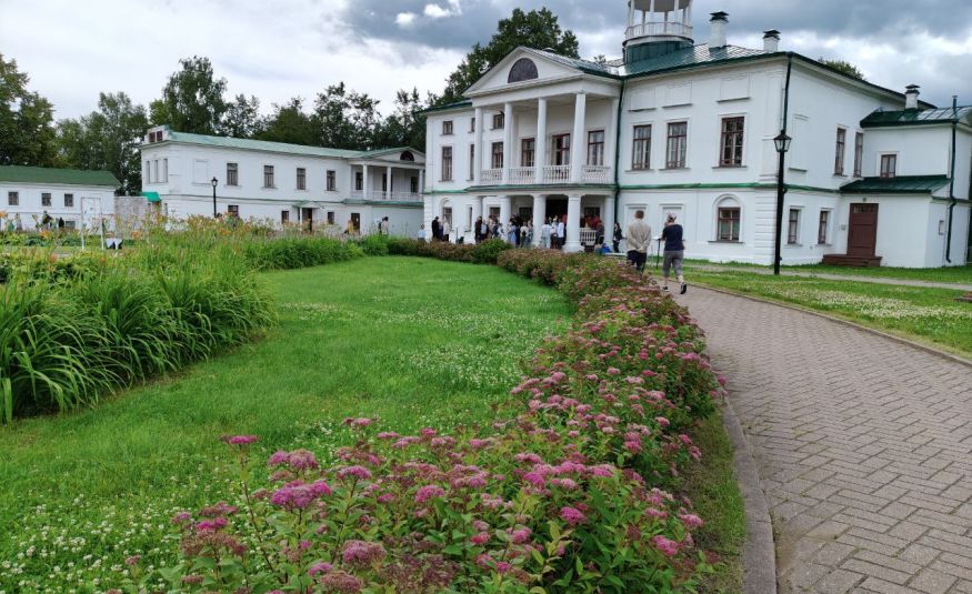 Музей-усадьба Некрасова в пос.Карабиха