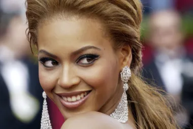 beyonce-over-the-shoulder.jpg