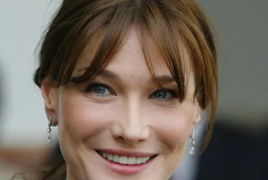 carla-bruni-sarkozy-2723354laxww.jpg