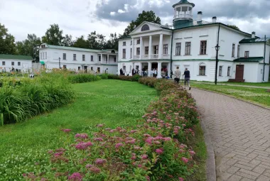Музей-усадьба Некрасова в пос.Карабиха